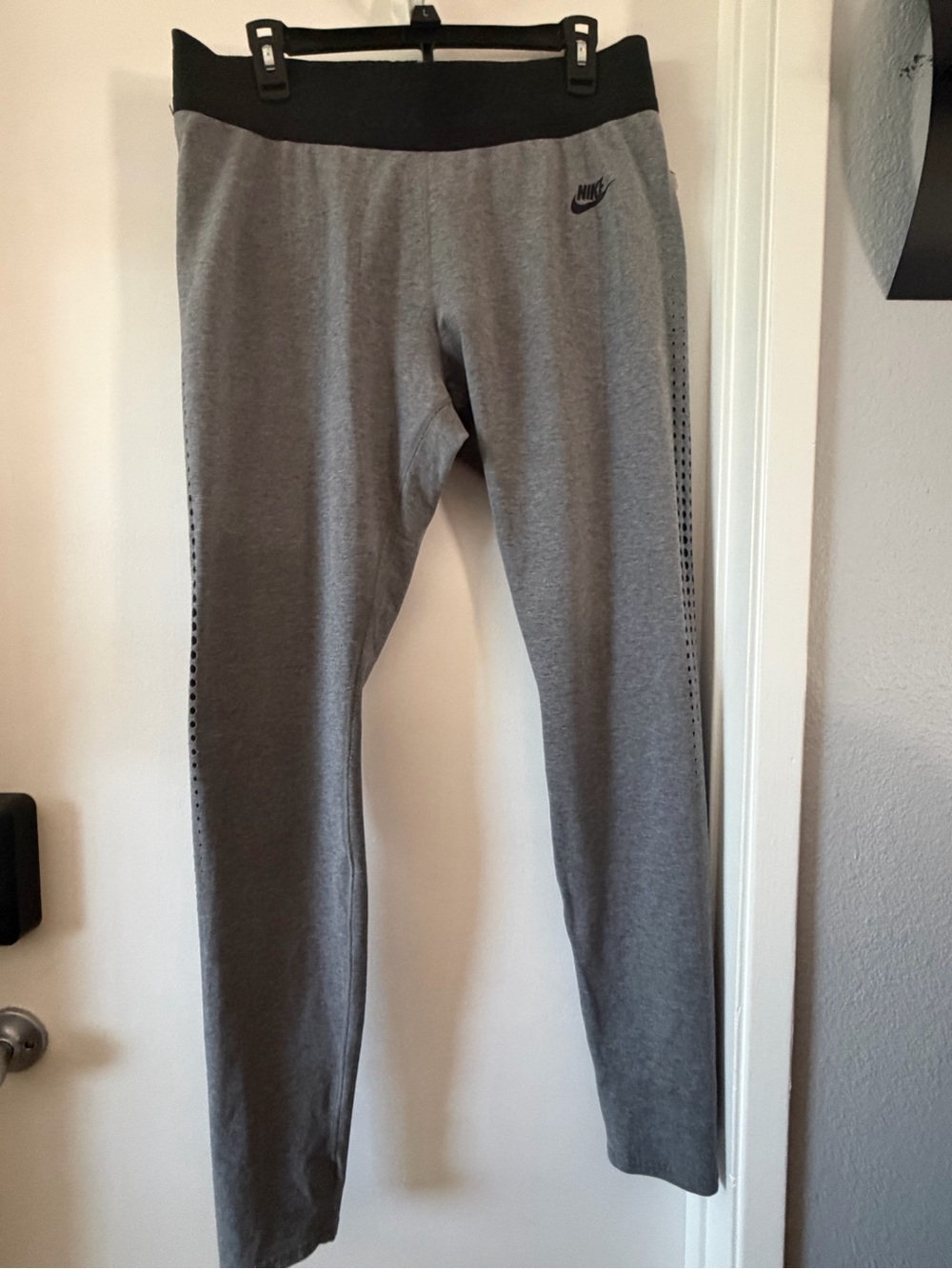 Nike Gray & Black Laser-Cut Venting Leggings / Stirrup Leggings XL